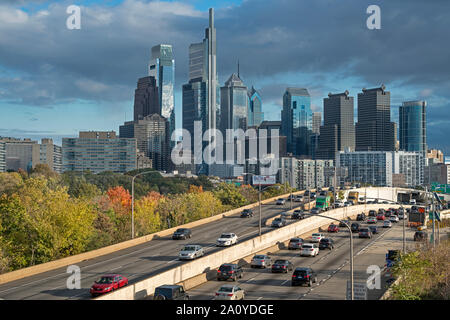 L' autoroute 76 sur le centre-ville de Philadelphie, en Pennsylvanie USA Banque D'Images