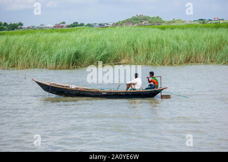 Bateau de pêche sur la rivière Padma, Bangladesh Banque D'Images