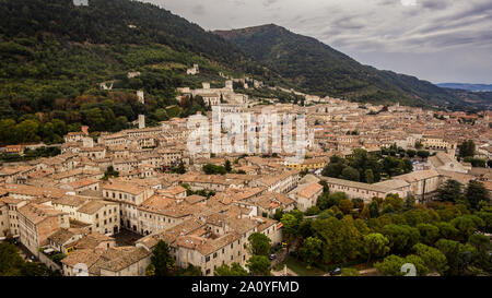 Vue aérienne de la ville de Gubbio Banque D'Images