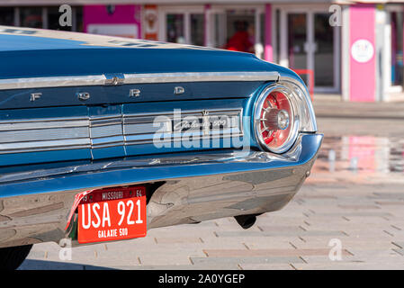 Ford Galaxie 500 sur des voitures sur la plage car show 'n' shine sur Marine Parade, Southend on Sea, Essex, Royaume-Uni. Grande voiture américaine. La plaque d'immatriculation USA Banque D'Images