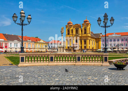 La cathédrale catholique romaine de Saint George, Union Square à Timisoara, Roumanie. Droit Banque D'Images