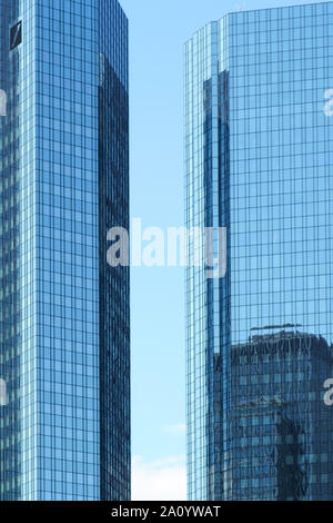 Francfort, Allemagne - Juillet 06, 2019 : Le gratte-ciel de la Deutsche Bank dans le quartier financier et le centre-ville sur Juillet 06, 2019 à Francfort. Banque D'Images