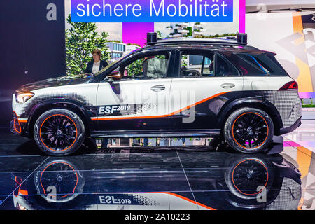 Francfort, Allemagne - Sept 2019 : blanc noir MERCEDES-BENZ 400d GLE SUV électrique Voiture sans conducteur autonome, IAA International Motor Show Salon International de l'Auto Banque D'Images