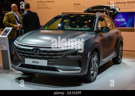 Francfort, Allemagne - Sept 2019 : gris Carbone noir HYUNDAI NEXO est l hydrogène powered VUS multisegment, IAA International Motor Show Auto Exhibtio Banque D'Images