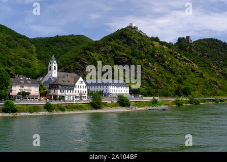 Les frères hostiles châteaux de Burg Sterrenberg et Burg Liebenstein le long du Rhin en Allemagne Banque D'Images