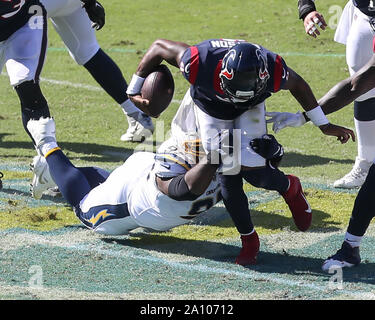 Carson, CA. 22 Sep, 2019. Le quart-arrière des Houston Texans Deshaun Watson # 4 est pris vers le bas au cours de la NFL vs Houston Texans Chargeurs de Los Angeles à la dignité Santé Sport Park à Carson, ca le 2 septembre 2019 (Photo par Jevone Moore) Credit : csm/Alamy Live News Banque D'Images