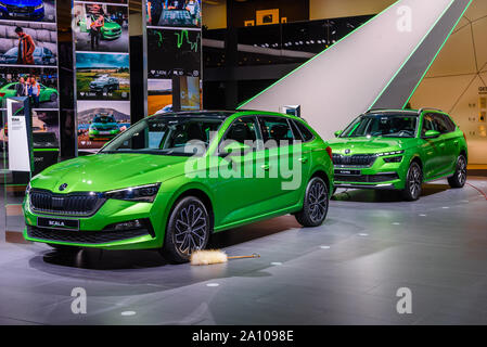 Francfort, Allemagne - Sept 2019 : lime green SKODA SCALA estate wagon combi voiture familiale basée sur RS Vision, IAA International Motor Show Salon International de l'auto. Banque D'Images