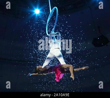 Minsk, Belarus. 22 Sep, 2019. Acrobates effectuer lors du 2e Festival Des Arts Du Cirque International de Minsk à Minsk, Bélarus, du 22 septembre 2019. Le festival fermé le dimanche à Minsk. Credit : Zhinkov Henadz/Xinhua/Alamy Live News Banque D'Images