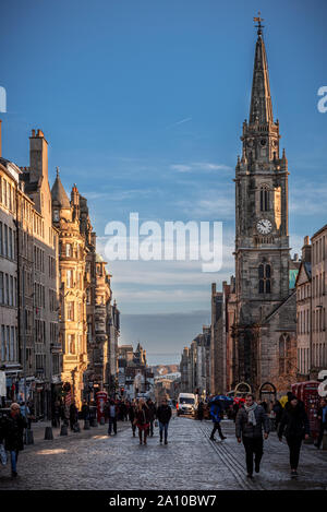 Édimbourg, Écosse 14 décembre 2018 : Architecture de la vieille ville d'Édimbourg le Royal Mile en Ecosse, ancienne église gothique, maintenant fonctionné comme le moyeu, un Banque D'Images