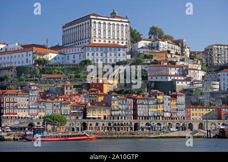 Palais des évêques et Ribeira voir Porto Portugal Banque D'Images