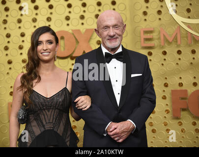 Los Angeles, United States. 22 Sep, 2019. (L-R) Rebecca Elena Banques et Jonathan Banks arrivent pour le 71ième congrès annuel Primetime Emmy Awards qui a eu lieu au théâtre dans le centre-ville de Los Angeles le Dimanche, Septembre 22, 2019. Photo par Christine Chew/UPI UPI : Crédit/Alamy Live News Banque D'Images