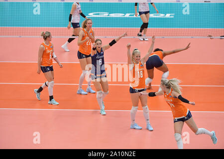Toyama, Japon. Sep 23, 2019. Les joueurs des Pays-Bas célébrer lors du tournoi à la ronde match entre la Corée du Sud et les Pays-Bas à la FIVB 2019 Coupe du Monde féminine à Toyama, Japon, 23 septembre 2019. Credit : Zhu Wei/Xinhua/Alamy Live News Banque D'Images