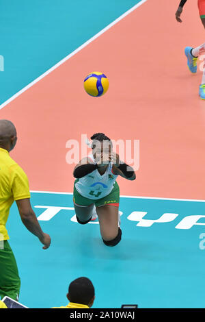 Toyama, Japon. Sep 23, 2019. Raissa Nasser du Cameroun est en compétition lors du tournoi à la ronde match entre le Cameroun et la Serbie à la FIVB 2019 Coupe du Monde féminine à Toyama, Japon, 23 septembre 2019. Credit : Zhu Wei/Xinhua/Alamy Live News Banque D'Images