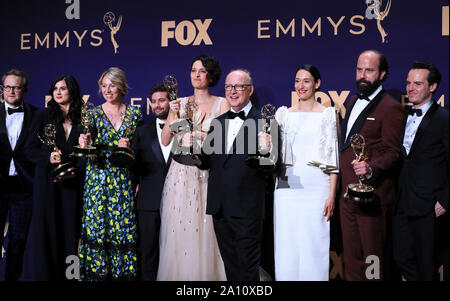 Los Angeles, USA. 22 Sep, 2019. Acteurs de 'Fleabag' posent avec l'Award for Outstanding comedy series durant la 71e Primetime Emmy Awards à Los Angeles, aux États-Unis, du 22 septembre 2019. Crédit : Li Ying/Xinhua/Alamy Live News Banque D'Images