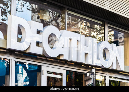 Sep 20, 2019 San Francisco / CA / USA - Décathlon Articles de sport signer dans leur magasin, au sud de Market District dans le centre-ville de San Francisco ; Decathlon Banque D'Images