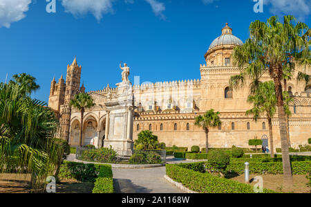 Vue panoramique de la cathédrale de Palerme (Duomo di Palermo). Palerme, Sicile, Italie Banque D'Images