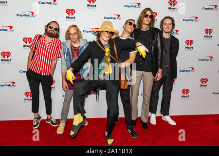 20 septembre 2019, Las Vegas, Nevada, États-Unis : MATTHAN MINSTER, JARED CHAMPION, MATT SHULTZ, BRAD SHULTZ, DANIEL TICHENOR et NICK BOCKRATH de Cage The Elephant arriver au iHeartRadio Music Festival à T-Mobile Arena de Las Vegas, Nevada (crédit Image : © Daniel DeSlover/Zuma sur le fil) Banque D'Images