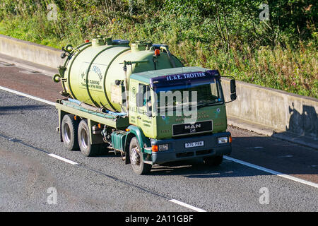 Nettoyage des réservoirs H & E TROTTER ; camions de livraison écologiques lourds en vrac, transport, transport de camions-citernes, industrie sur la M6 à Lancaster, Royaume-Uni Banque D'Images