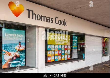 Coventry, Royaume-Uni. Sept 23, 2019. Les volets restent à Thomas Cook Travel agent au milieu des nouvelles de son effondrement. L'effondrement signifie 9 000 Thomas Cook UK emplois seront perdus. Credit : Andy Gibson/Alamy Live News. Banque D'Images