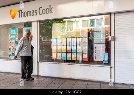 Coventry, Royaume-Uni. Sept 23, 2019. Les volets restent à Thomas Cook Travel agent au milieu des nouvelles de son effondrement. L'effondrement signifie 9 000 Thomas Cook UK emplois seront perdus. Credit : Andy Gibson/Alamy Live News. Banque D'Images