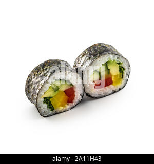 Sushi Maki différents types isolé sur fond blanc Banque D'Images