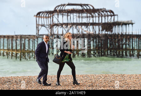 Brighton UK 23 Septembre 2019 - Le maire de Londres Sadiq Khan sur la plage de Brighton ce matin par la jetée Ouest au cours de la conférence du parti travailliste qui a lieu au centre de Brighton cette année. Crédit photo : Simon Dack / Alamy Live News Banque D'Images