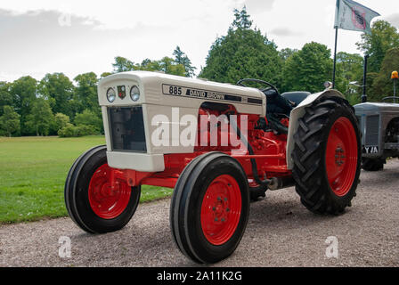 1981 immaculé Blanc Rouge David Brown 885 Tracteur modèle cas île de Bute Ecosse Royaume-Uni passagers avant gauche côté afficher les anciens gl Banque D'Images