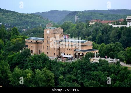 State Art Museum et Asen Monument à Veliko Tarnovo - Balkan mountais - Bulgarie Banque D'Images