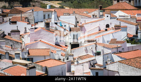 Evora, Portugal - 5 mai 2018 : Maison typique de l'architecture de détails centre ville historique un jour de printemps Banque D'Images