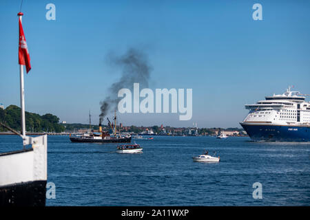 Navires sur la Woche Kieler à Kiel , schleswig holstein Banque D'Images