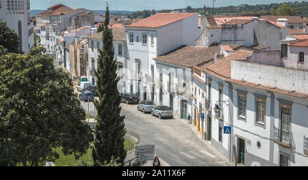 Evora, Portugal - 5 mai 2018 : Maison typique de l'architecture de détails centre ville historique un jour de printemps Banque D'Images