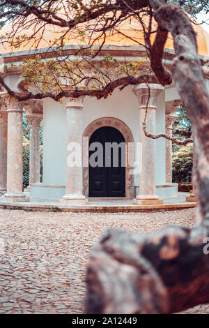 Temple de colonnes sur palais de Pena à Sintra, Portugal Banque D'Images