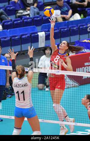 Toyama, Japon. Sep 23, 2019. Natalia Gontcharova (en haut) de la Russie monte la balle lors du tournoi à la ronde match entre la Russie et l'Argentine à la FIVB 2019 Coupe du Monde féminine à Toyama, Japon, 23 septembre 2019. Credit : Zhu Wei/Xinhua/Alamy Live News Banque D'Images