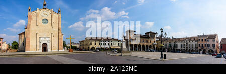 Piazza Vittorio Emanuele II, place principale de la ville fortifiée de Montagnana. Banque D'Images