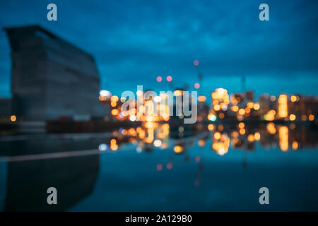 Oslo, Norvège. Nuit Résumé Boke Bokeh Background Effet. Contexte de conception. Vue de nuit en remblai et résidentiel Maison à étages dans Gamle Oslo Dis Banque D'Images