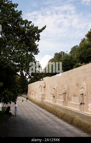 Le mur des Réformateurs le long de la Promenade des Bastions à Genève, Suisse, un monument de sculptures honorant les fondateurs du protestantisme. Banque D'Images