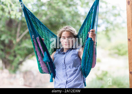 13 year old girl resting in hammock Banque D'Images