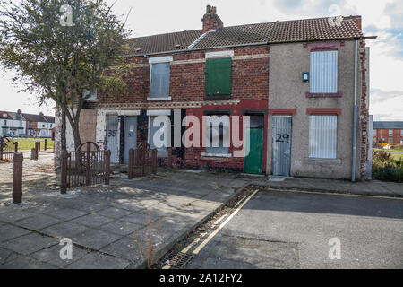 Et l'abandon des maisons placardées dans le centre de Middlesbrough, Angleterre, Royaume-Uni Banque D'Images