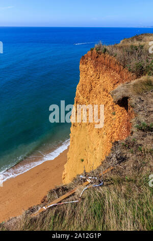 Cliff falls danger zone délimitée, West Bay coast resort, Jurassic Coast, effondrement de falaises de grès,site de l'unesco, dorset, England, UK, FR Banque D'Images