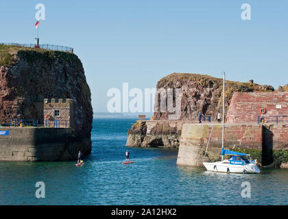 Entrée au port de Victoria, Dunbar, Ecosse Banque D'Images