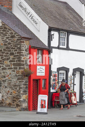 La plus petite maison en Grande-Bretagne, également connu sous le nom de Quay House, Conwy ou Conway, comté de Conwy, Pays de Galles, Royaume-Uni. Le bâtiment date du 16t Banque D'Images