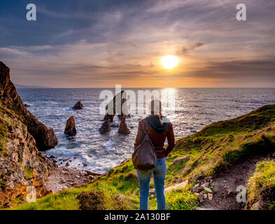 Crohy Head Sea Arch culottes pendant le coucher du soleil - comté de Donegal, Irlande. Banque D'Images