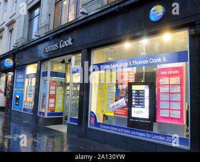 Vue générale des agents de voyage Thomas Cook Shop à Glasgow, en Écosse, décembre 2011. Banque D'Images