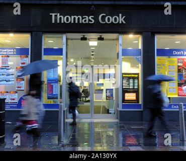 Vue générale des agents de voyage Thomas Cook Shop à Glasgow, en Écosse, décembre 2011. Banque D'Images