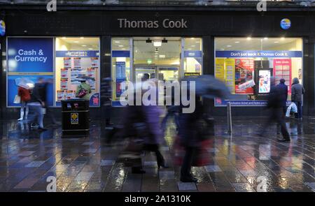 Vue générale des agents de voyage Thomas Cook Shop à Glasgow, en Écosse, décembre 2011. Banque D'Images