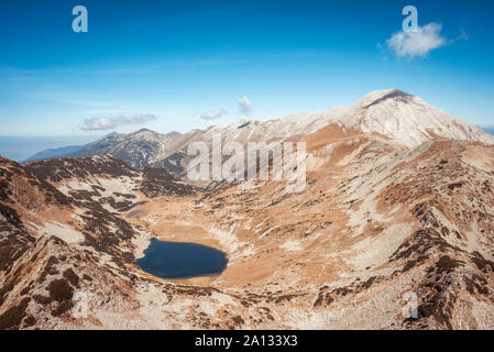 Pic Vihren et Vlahino Vlahinsko (lac) au Pirin National Park, en Bulgarie. Banque D'Images