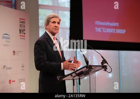 Usage éditorial de John Kerry, ancien secrétaire d'État parle lors de la cérémonie d'ouverture de la semaine du climat à New York TheTimesCenter à New York, États-Unis. Banque D'Images