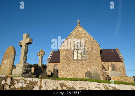 L'église St Pierre pêcheur extérieur dans Marloes Pembrokeshire Wales UK Village KATHY DEWITT Banque D'Images