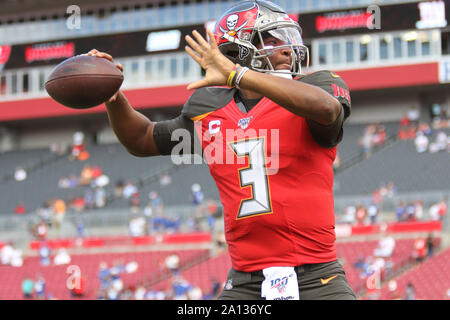 CORRECTION LÉGENDE ***.22 Septembre 2019 : Tampa Bay Buccaneers quarterback Jameis Winston (3) se réchauffe avant le match de la NFL entre les Giants de New York et les Tampa Bay Buccaneers tenue au Raymond James Stadium de Tampa, Floride. Andrew J. Kramer/Cal Sport Media Banque D'Images