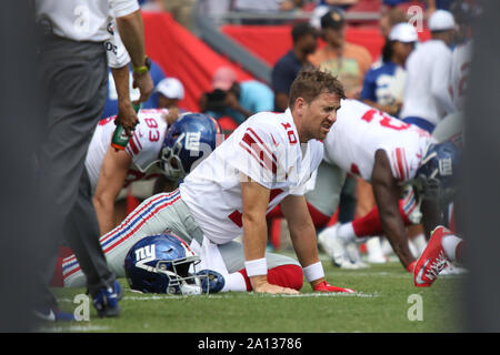 CORRECTION LÉGENDE ***.22 Septembre 2019 : New York Giants quarterback Eli Manning (10) s'étend avant la NFL match entre les Giants de New York et les Tampa Bay Buccaneers tenue au Raymond James Stadium de Tampa, Floride. Andrew J. Kramer/Cal Sport Media Banque D'Images